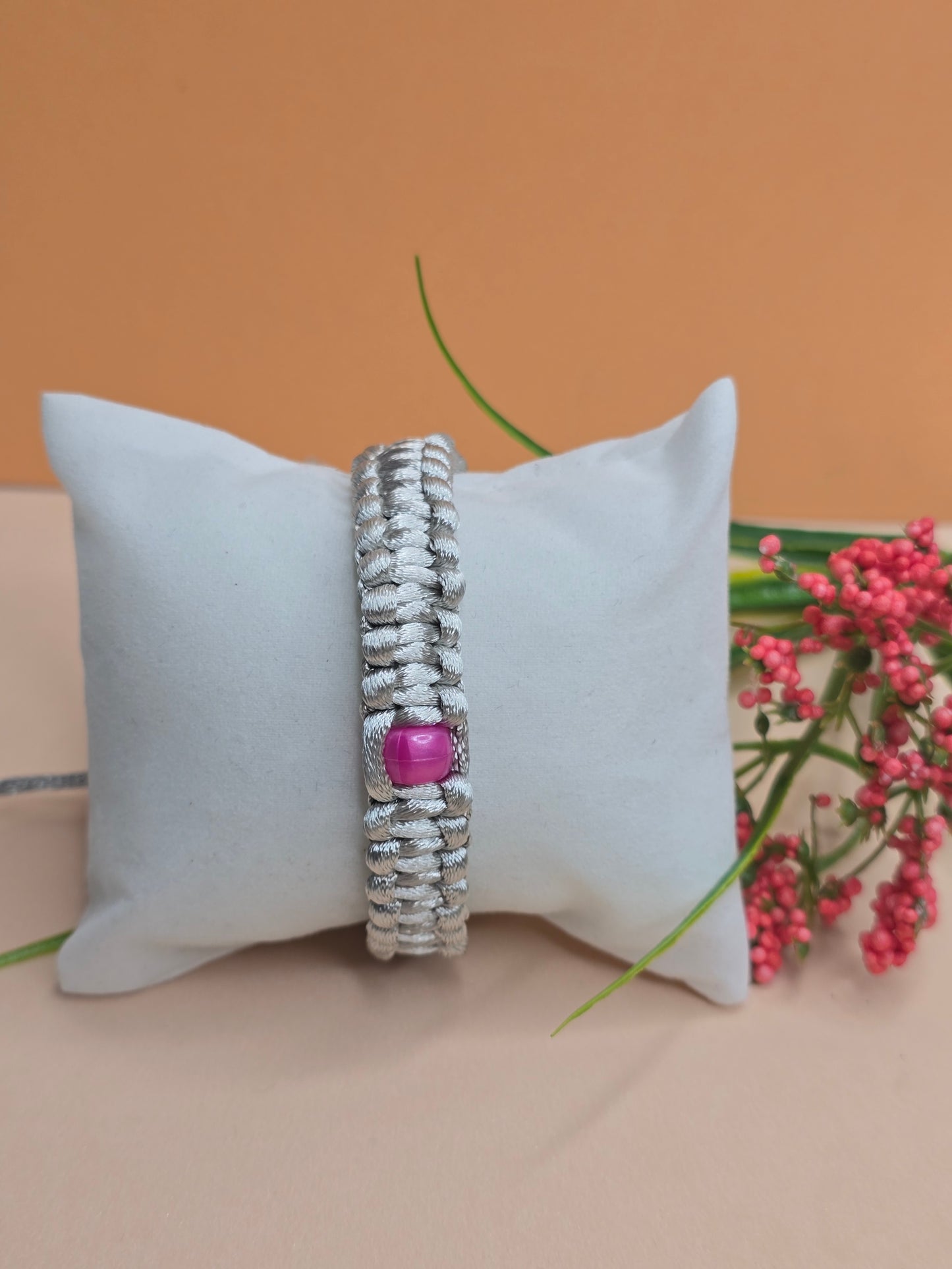 Pulsera Angela hecha a mano: potenciando la fuerza a través del arte