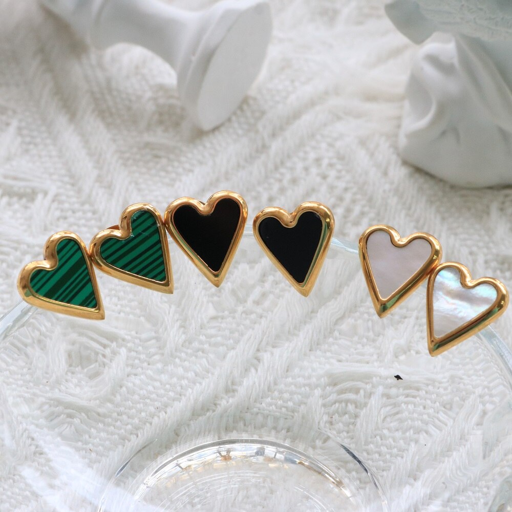 Natural Shell Love Heart Stud Earrings Black/White/Green