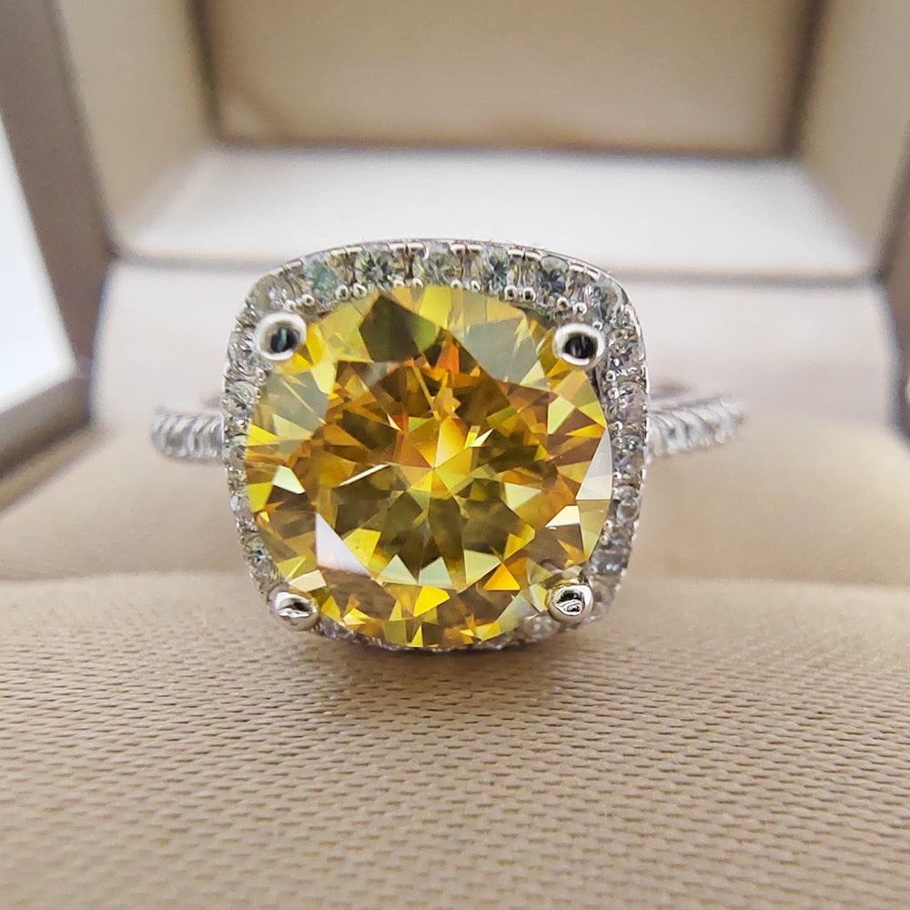 Stunning Classic 2CT Moissanite Diamond Ring