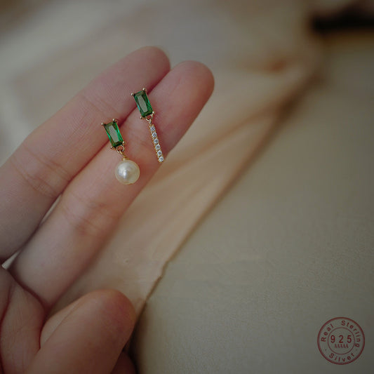 Mini pearl earrings with green zirconia made of 925 Silver