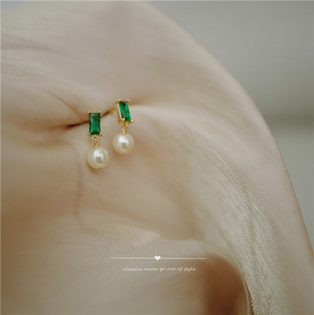 Mini pearl earrings with green zirconia made of 925 Silver