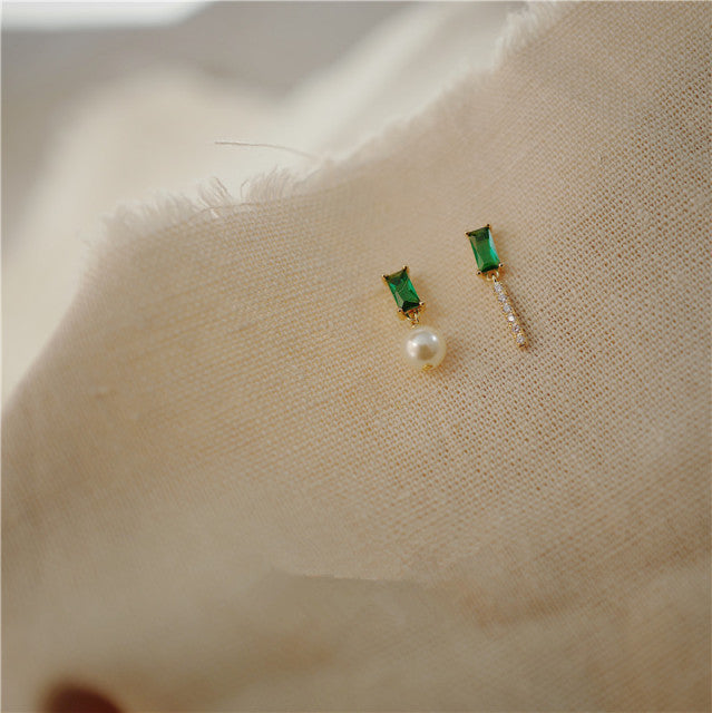 Mini pearl earrings with green zirconia made of 925 Silver