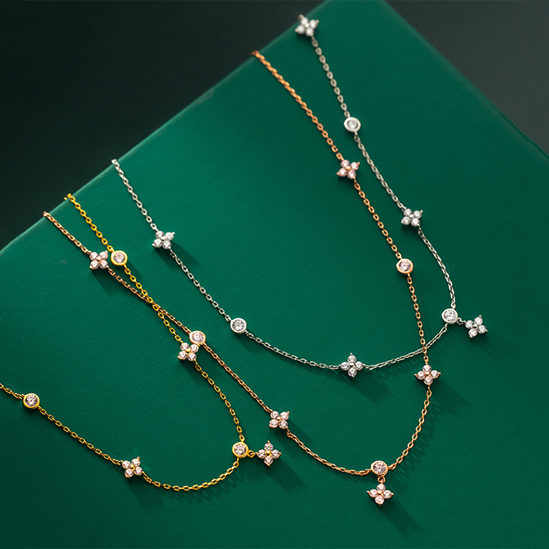 Vintage Style Four Leaf Flower Design Necklace with Pearls and Zircons made with 925 Sterling Silver