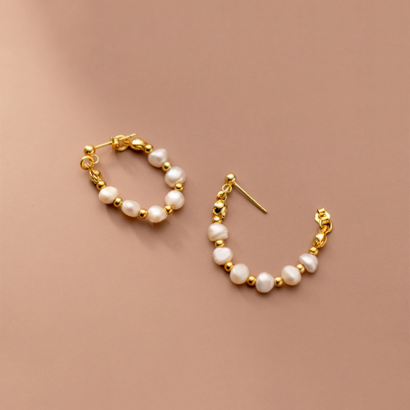 Delicate 925 Sterling Silver circular Earrings with Baroque Freshwater Pearl and high quality Gold plating