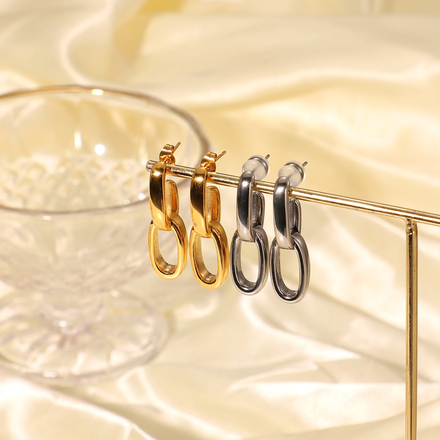 Dangling earrings with flat and thick hoops made of stainless steel, waterproof, with high quality gold plating