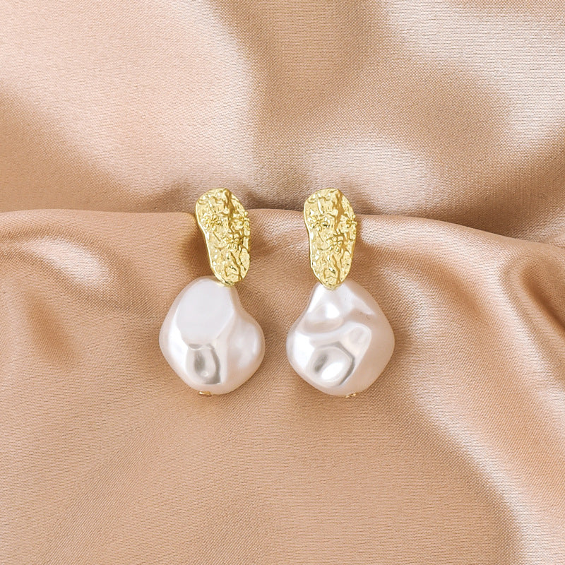 New Trendy Earrings made of high quality Gold Plated and Imitation Baroque Pearls.