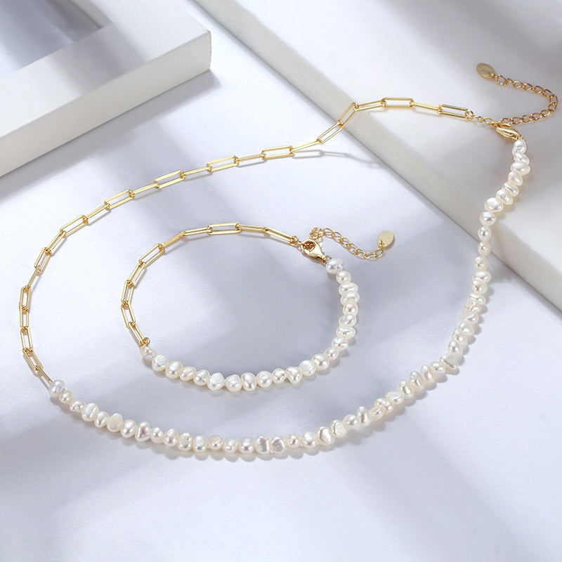 Necklace made in Sterling Silver and bathed in high quality gold, with Baroque Pearls