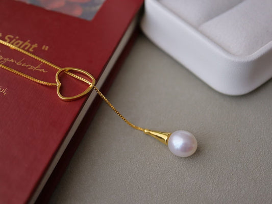 Delicate natural pearl pendant necklace made with 925 Silver and high quality gold plated