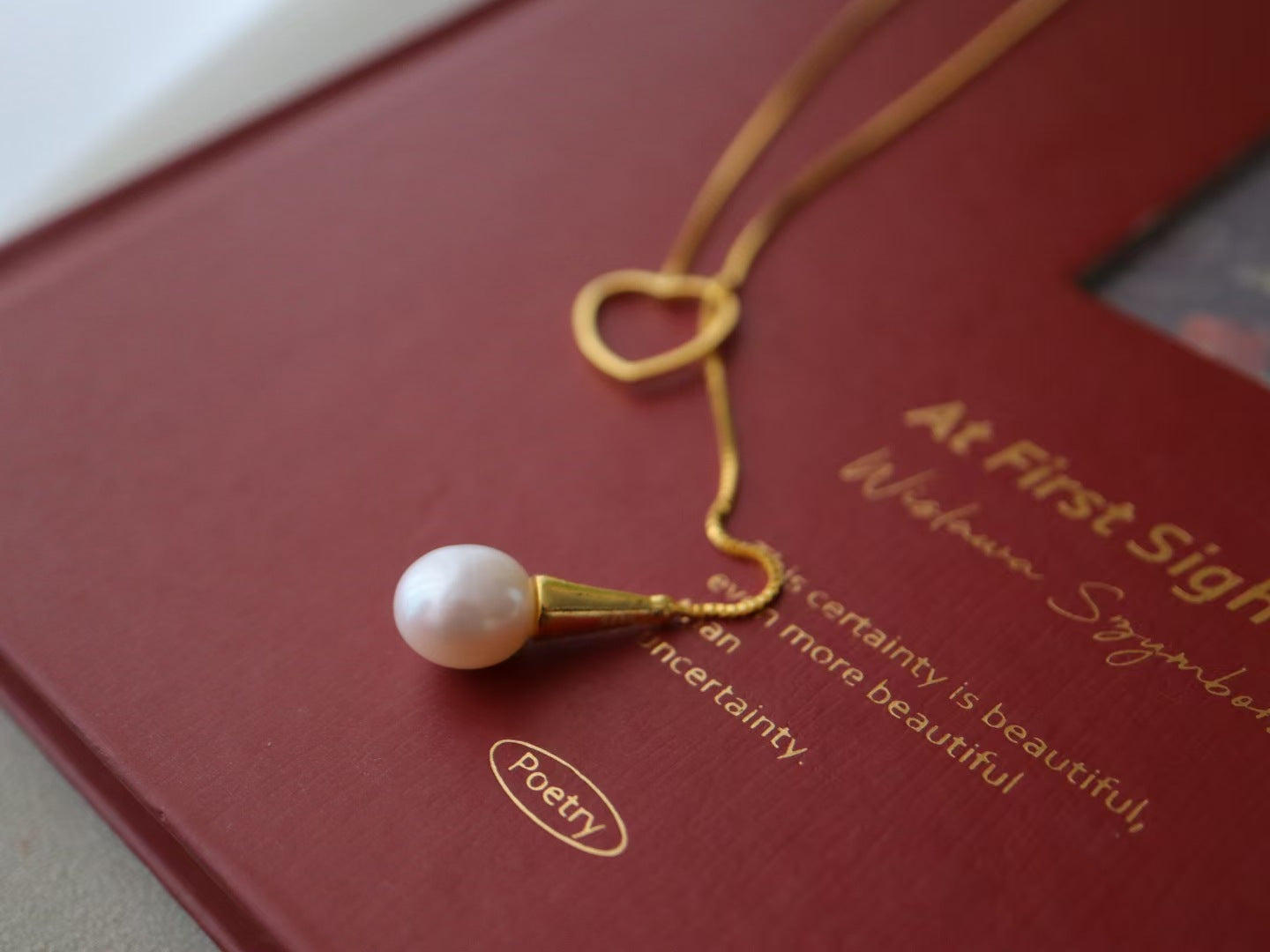 Delicate natural pearl pendant necklace made with 925 Silver and high quality gold plated